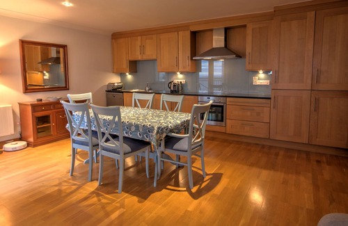Brora Apartamento | No. 18 The Links is a second floor apartment located by the famous James Braid Golf course in Brora