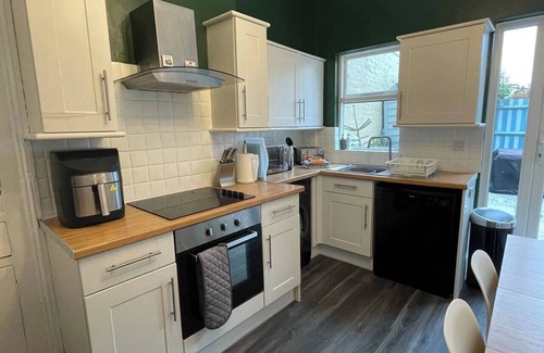 Newent Casa | No. 2 High Street, Newent – characterful Victorian house