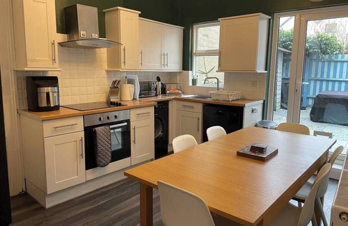 Newent Casa | No. 2 High Street, Newent – characterful Victorian house