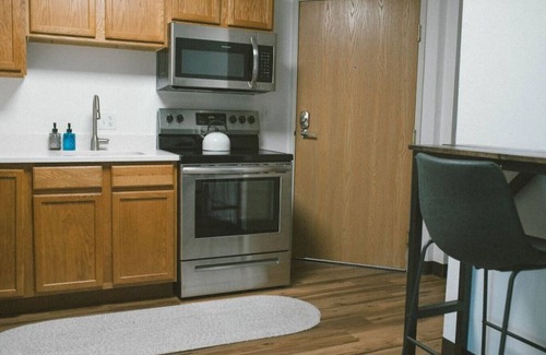East Hillside Apartamento | No. 202 Monthly Downtown Professional Loft