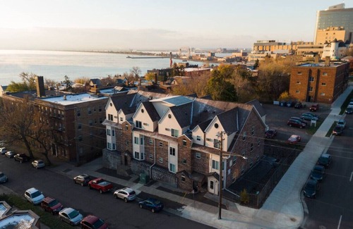 East Hillside Apartamento | No. 202 Monthly Downtown Professional Loft
