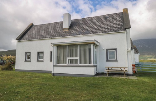 Keel Cabaña | NO.3 BEACH COTTAGES, pet friendly in Keel, County Mayo