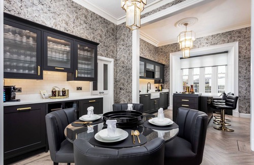 Troon Casa | No.36 South Beach - Donnini Apartments