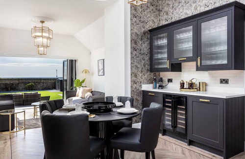 Troon Casa | No.36 South Beach - Donnini Apartments