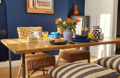 Beverley Cabaña | NO.37, romantic, character holiday cottage, with a garden in Beverley