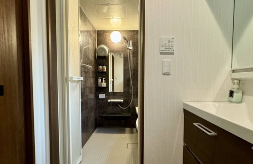 Shikitsuhigashi Casa | No.7 Osaka Ebisuhonmachi is located in the center of Osaka City, less than 1 km from Kamomecho Park and a 10-minute walk from Tsutenkaku Tower.