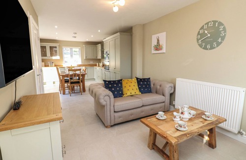 West Witton Casa | NO.8 CAIRN COTTAGE, pet friendly, with a garden in West Witton