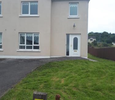 Ballinamore Casa | NO 9 The Willows, Ballinamore, Entire home