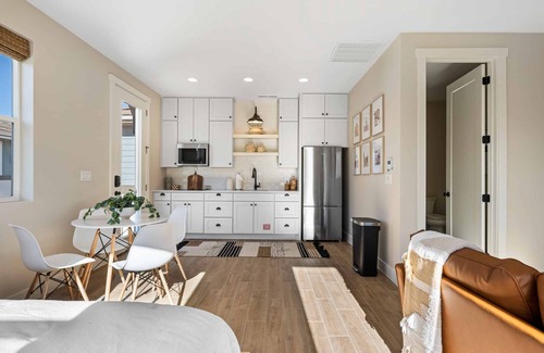 St. George Casa | No Bay Days Casita: Desert Color Lagoon + Beaches