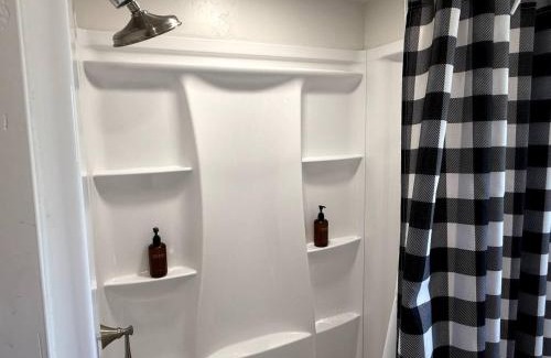 Poplar Grove Apartamento | No Chores Silver Suite Near Downtown