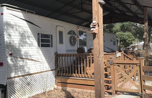 Old Town Casa | No Cleaning Fee! Cozy 1-bedroom travel camper 5 min. walk to Suwannee river