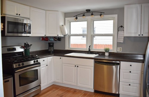 Madison Casa | *No Cleaning Fee* East Side Home Kid+Pet Friendly
