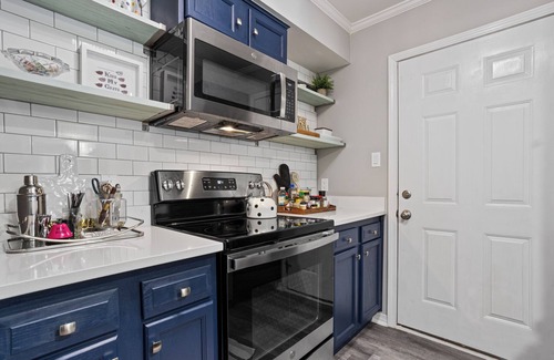 Bay St Louis Casa | No Cleaning Fee! King Suite. Sleeps 6. 2.5 Baths. 4 blocks to the Beach!