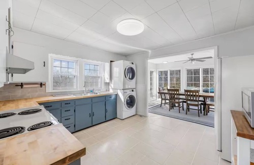 Bristol Casa | No cleanup chores-Fenced yard, arcade, fire pit, close to casino, I81, downtown.