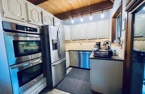 Cle Elum Cabina | NO DOG FEE! Spring Fly Fisher’s, Outdoor Barrel Sauna & River Views!