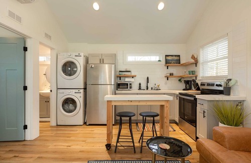 Fletcher Cabaña | Cozy Cottage | Modern Amenities | Pet-Friendly