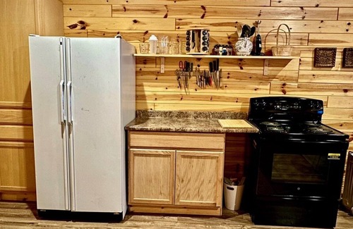 Algoma District Casa | No neighbors, 2 km Lake Superior and river shoreline, 1,800 sq ft house