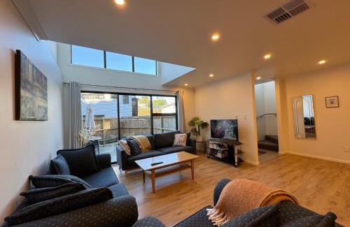 Johnsonville Casa | NO PARTY ALLOWED, Entire Brand New 3 bedroom townhouse, free unlimited fibre wifi and free parking