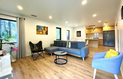 Johnsonville Casa | NO PARTY ALLOWED, Entire Brand New 3 bedroom townhouse, free unlimited fibre wifi and free parking
