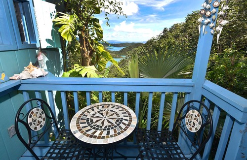 Estate Carolina Apartamento | Apto para la Bahía de Coral, respetuoso con el medio ambiente, vista al agua y excelente ubicación para una pareja, soltero