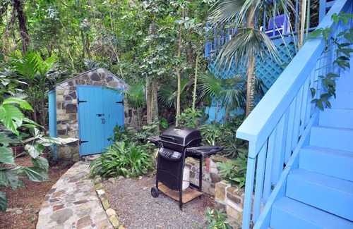 Estate Carolina Apartamento | Apto para la Bahía de Coral, respetuoso con el medio ambiente, vista al agua y excelente ubicación para una pareja, soltero