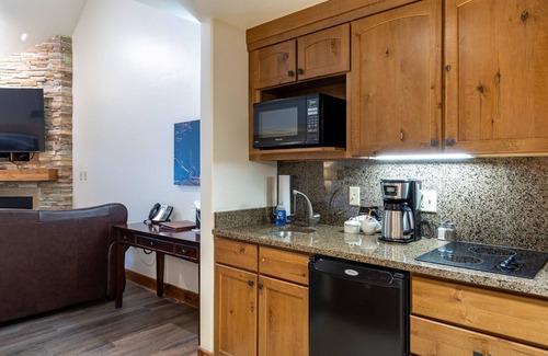 Tamarack Apartamento | Classic Studio in Osprey Meadows with Fireplace
