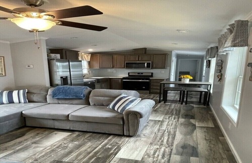 Livonia Center Cabaña | No Shirt, No Shoes - Lakefront Living