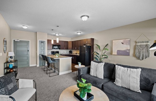 West Des Moines Apartamento | No Stairs! Garage Included! Ton's of Extras!