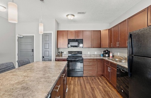 West Des Moines Apartamento | No Stairs! Garage Included! Ton's of Extras!