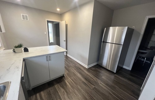 Newtonbrook Casa | No stairs / Renovated 3-Bedroom free Wifi, Parking close to Finch station