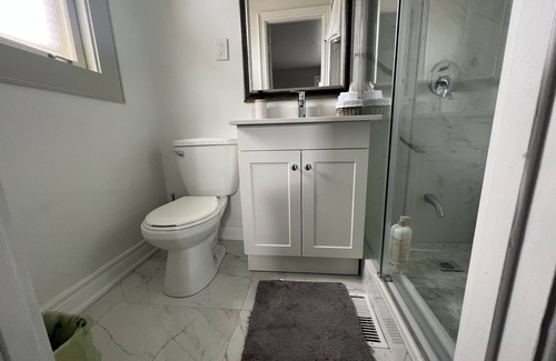 Newtonbrook Casa | No stairs / Renovated 3-Bedroom free Wifi, Parking close to Finch station