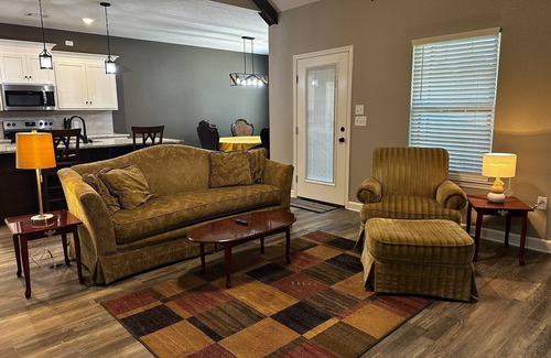 Conway Casa | No Stress - On Round Mountain