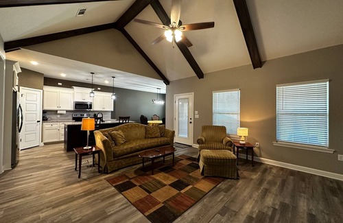Conway Casa | No Stress - On Round Mountain