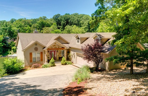 Rocky Mount Casa | NO WAKE COVE! 7bed/5baths, Gameroom, Bar, Dining seats 22! Sleeps 22!