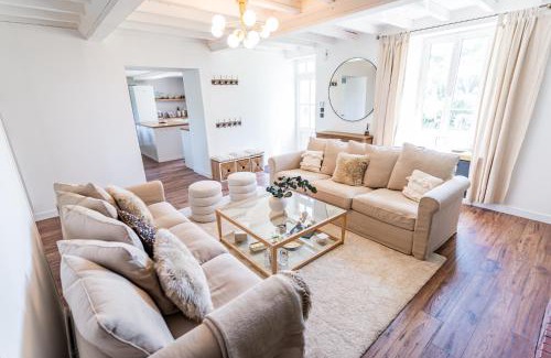 Canchy Casa | No2 By The Fields