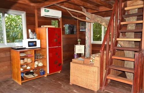 Kribi Cabina | Noah's hut in a hundred-year-old mango tree