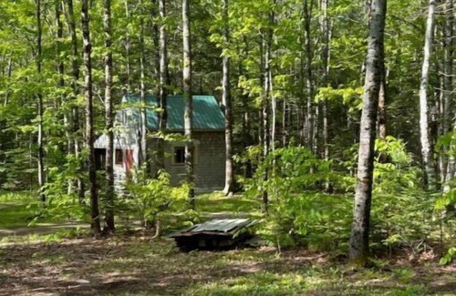 Wiscasset Cabina | Oak Hill Homestead