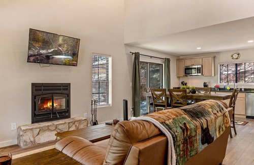 Eagar Cabina | Noble Estates Cabin · Luxe Forest Escape