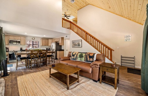 Eagar Cabina | Noble Estates Cabin · Luxe Forest Escape