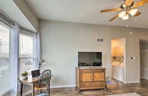 Noblesville Casa | Noble Loft - Walk to downtown/close to the river!
