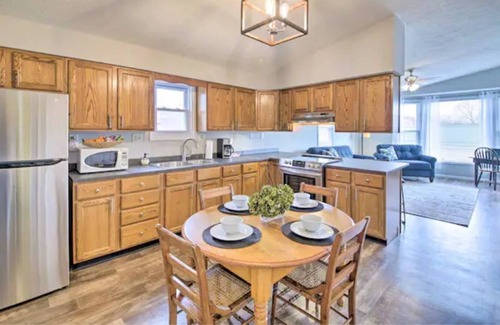 Noblesville Casa | Noble Loft - Walk to downtown/close to the river!