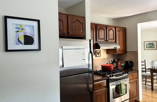 Wonderland Lake Casa | NOBO 4 bedroom, spacious yard, walk to market, restaurants, trails, downtown bus