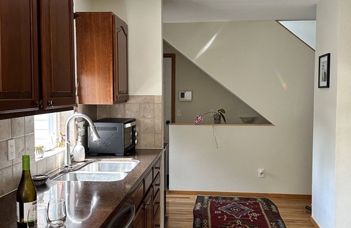 Wonderland Lake Casa | NOBO 4 bedroom, spacious yard, walk to market, restaurants, trails, downtown bus