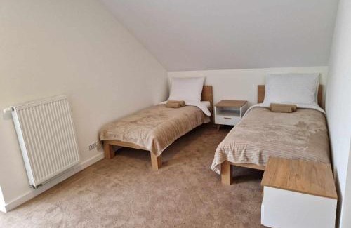 Grybow Apartamento | Noclegi Nad rzeką Białą