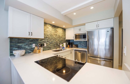 Kahana Condominio | Noelani 304 3bdrm 2.5 Bath 3 Bedroom Condo by RedAwning