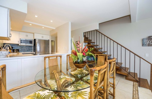 Kahana Condominio | Noelani 304 3bdrm 2.5 Bath 3 Bedroom Condo by RedAwning
