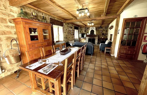 Montenegro de Cameros Cabaña | La Costanilla-Casa Nogales para10 personas.
