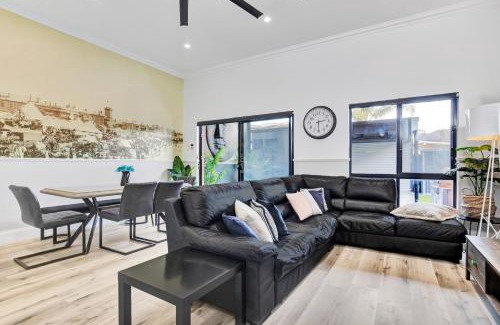 Glenelg North Casa | Noir Cottage Glenelg North