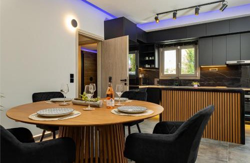 Maleme Casa | Noir Residence - Chic 2Br House Near Maleme Beach