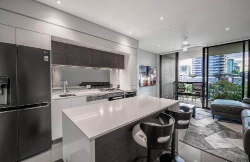 Eagle Farm Apartamento | Noir Reverie - Designer Home by the River